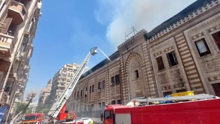 Mısırda Evkaf Bakanlığı binasında korkutan yangın