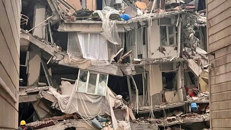 Depremde 48 kişiye mezar olmuştu: Sözel Apartmanında 3 tahliye