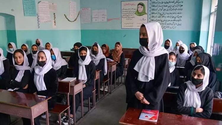 Talibandan kız çocukları için tepki çekecek karar