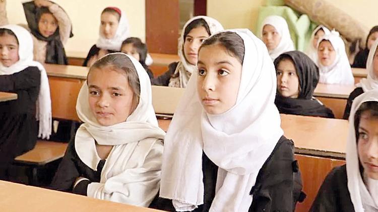 Taliban’dan kız çocuklarına eğitimde 10 yaş sınırı