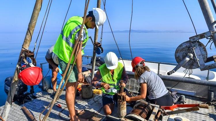 İzmirde denizde depremsellik araştırması: Çamurlar kayıt cihazı gibi önemli izler taşıyor