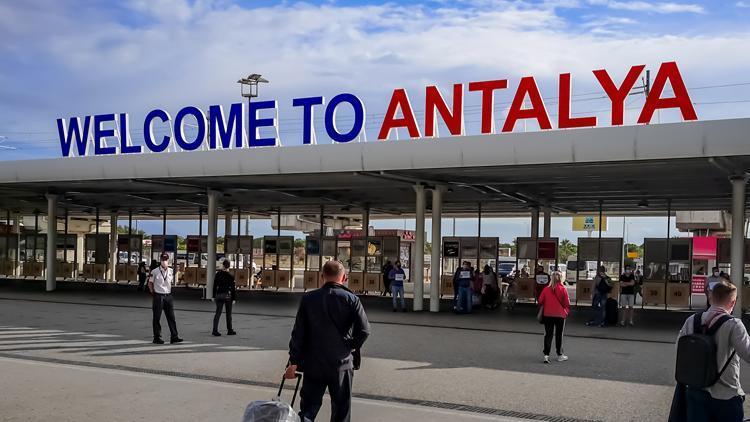 Antalyaya 8 ayda 9 milyon turist geldi