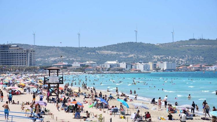 İzmirde Havlunu al da gel protestosu... Beach clublara giriş, 300 liradan başlıyor