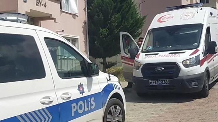 Kötü koku ekipleri harekete geçirdi Evinde ölü bulundu