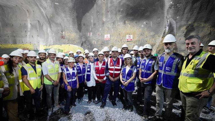 İBB Başkanı İmamoğlu: İlk defa Bahçeşehirde Esenyurtta bir metro hattımız ilerliyor