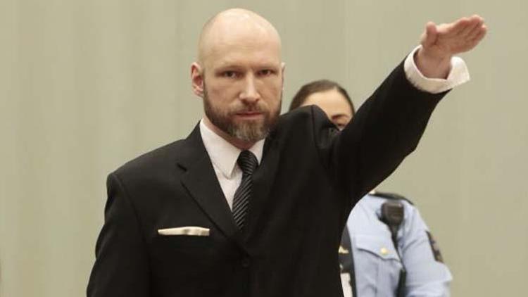 Terörist Breivik, Norveç’i mahkemeye veriyor