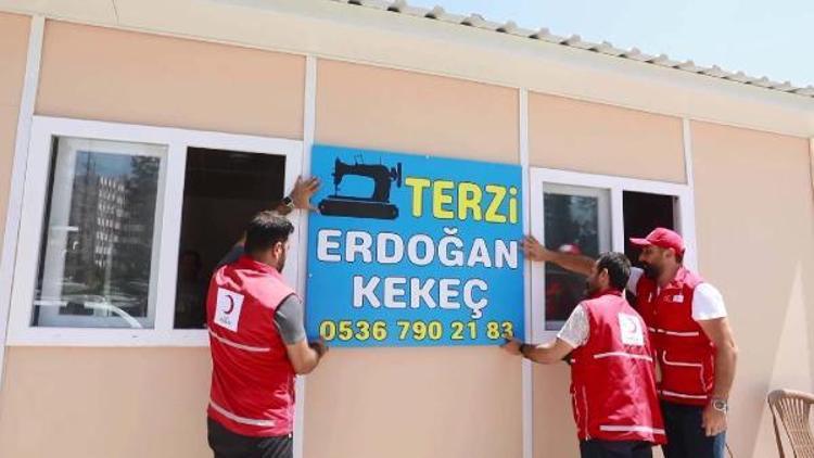 Hataylı depremzede terziye malzeme desteği