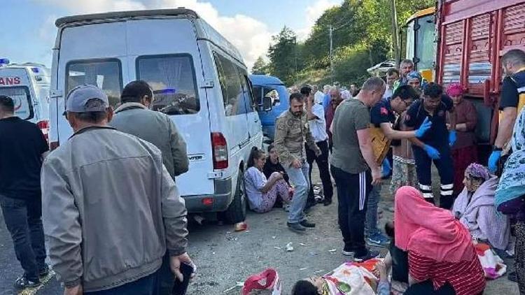 Orduda minibüsler çarpıştı: 15 fındık işçisi yaralandı