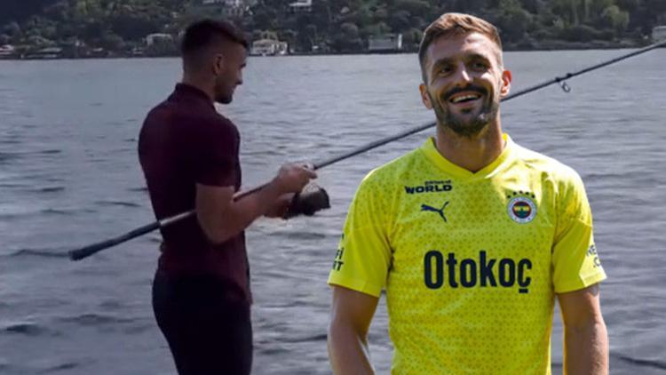 Fenerbahçeli Tadic, İstanbul Boğazında balık tuttu