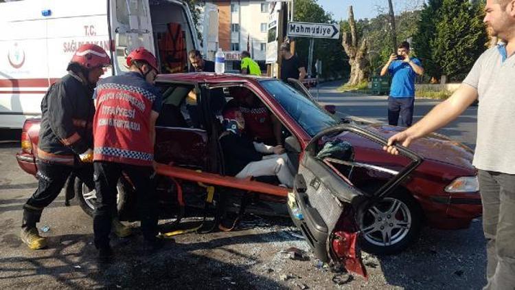 2 otomobilin çarpıştığı kazada, karı-koca yaralandı