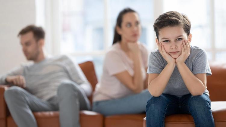 BİR SORUDAN FAZLASI | Ebeveynlerden birinin diğerini aldatması çocukları nasıl etkiliyor
