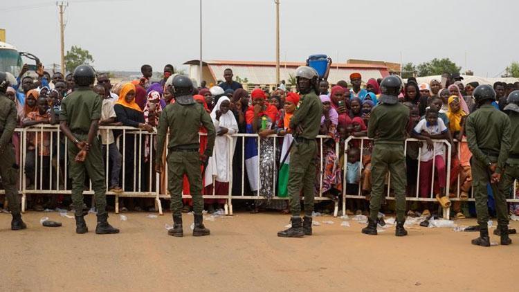 Askeri yönetim talimatı verdi: Nijerde  Fransa büyükelçisinin sınır dışı ediyor