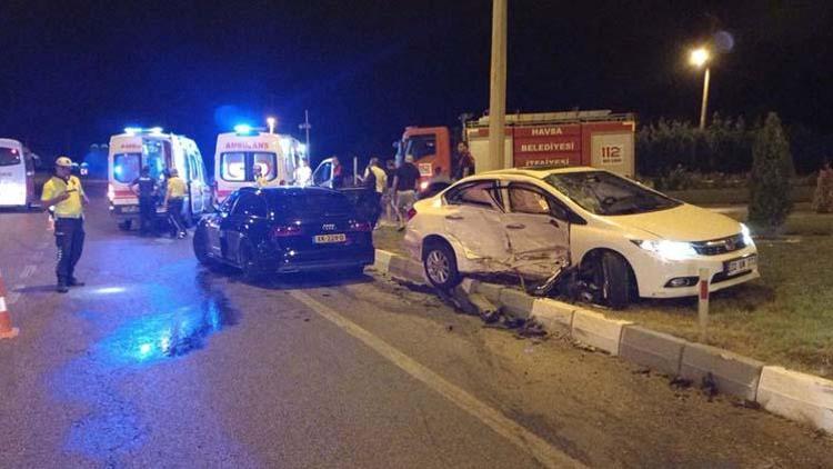 Tatil dönüşü Edirne’de kaza yaptılar: 3 yaralı