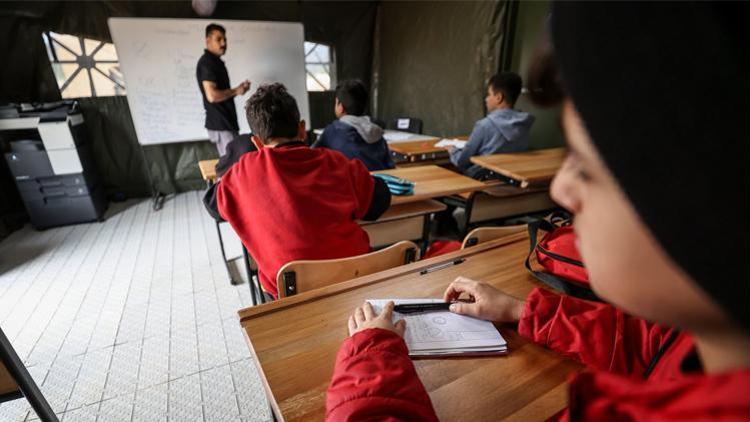 Depremzede öğretmene barınma desteği