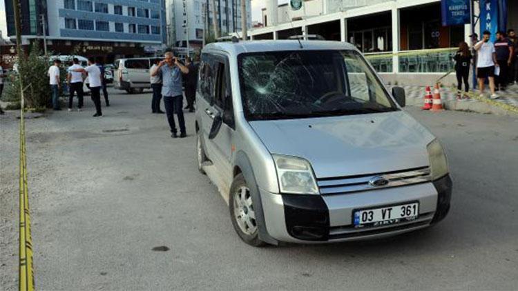 Afyonkarahisarda korkunç olay Tartıştığı iki dayısını pompalı tüfekle vurdu: 1 ölü, 1 yaralı