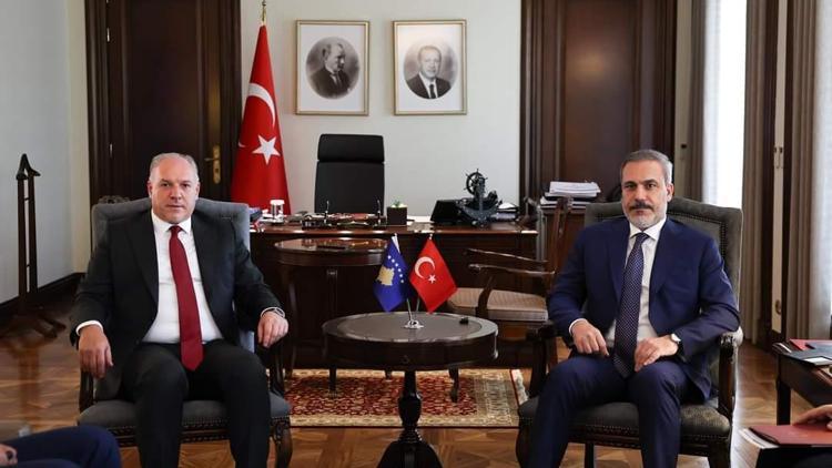 Dışişleri Bakanı Hakan Fidan, Kosovalı Bakan Damka ile görüştü