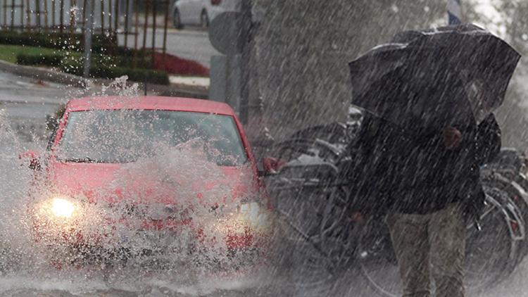 İstanbul için sağanak alarmı Dikkat: Meteoroloji saat verip uyardı