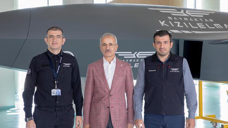 Bakan Uraloğlu, Özdemir Bayraktar Milli Teknoloji Merkezini ziyaret etti