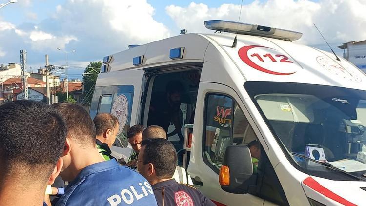 Ambulans geç geldi” iddiasıyla polise saldırdılar 1 polis yaralandı