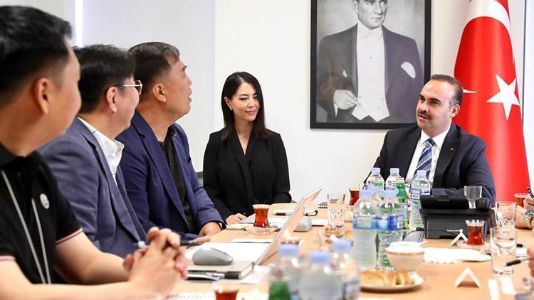 Bakan Kacır, Güney Kore’de küresel markaların yöneticileri ile buluştu