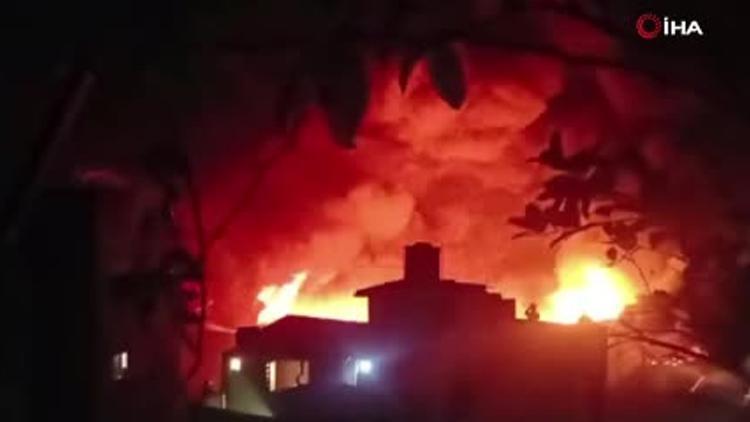 Korkunç yangın : Yüzlerce dükkan küle döndü