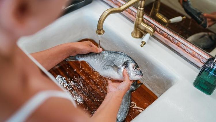 Balık nasıl temizlenir, nelere dikkat edilmeli? İşte evde türüne göre balık temizlemenin yolları