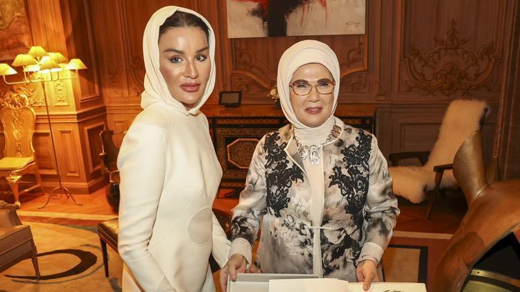 Emine Erdoğan, Katar Emirinin annesi ile bir araya geldi