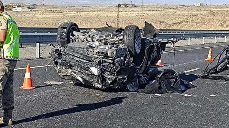 Diyarbakır’da feci kaza Lastiği patlayan otomobil defalarca takla attı: 3 ölü