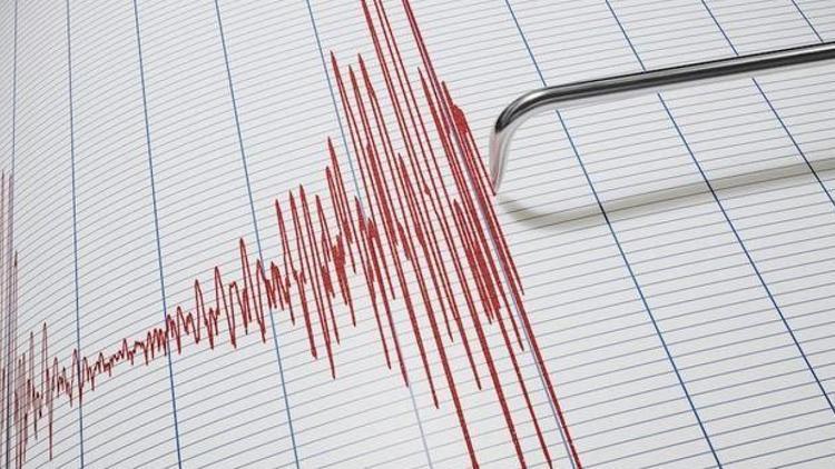 İtalya 4.8 büyüklüğünde depremle sarsıldı