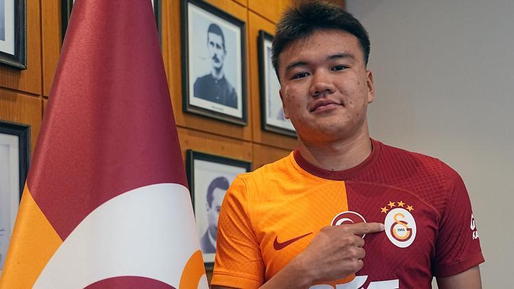 Galatasaray, Beknaz Almazbekov ile sözleşme imzaladı