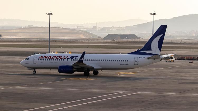 Rusyada yolcu uçağı pist dışına çıktı, yolcular tahliye edildi