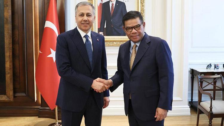 Bakan Yerlikaya, Malezya İçişleri Bakanı İsmail ile bir araya geldi
