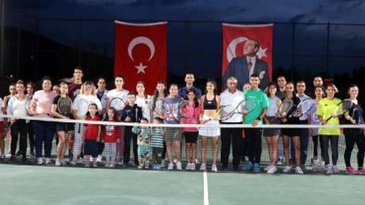 Koçarlıda tenis turnuvası heyecanı başladı