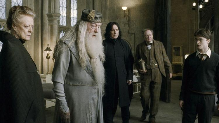 Harry Potter serisinin Dumbledoreu Michael Gambon öldü