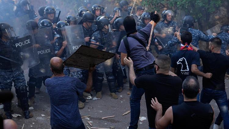 Görüntüler Lübnandan... Ermeniler polisle çatıştı