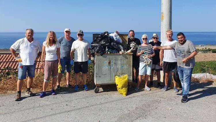 Alman turistlerden örnek davranış: Gazipaşa’da çöp topladılar