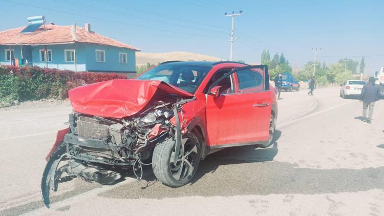 Feci kaza Ciple otomobil çarpıştı: 2 kişi hayatını kaybetti