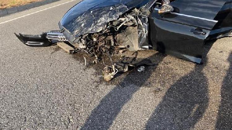Diyarbakır’da hafif ticari araçla otomobil çarpıştı: 2 yaralı