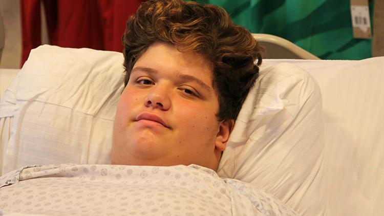 160 kiloya ulaşan 15 yaşındaki Emre, mide küçültme ameliyatı oldu