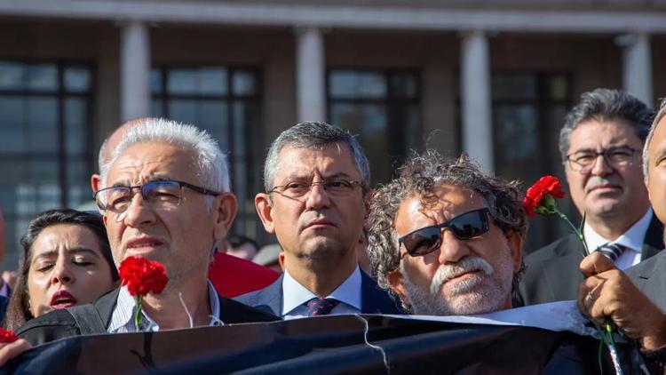 Ankaradaki gar saldırısında hayatını kaybedenler anıldı