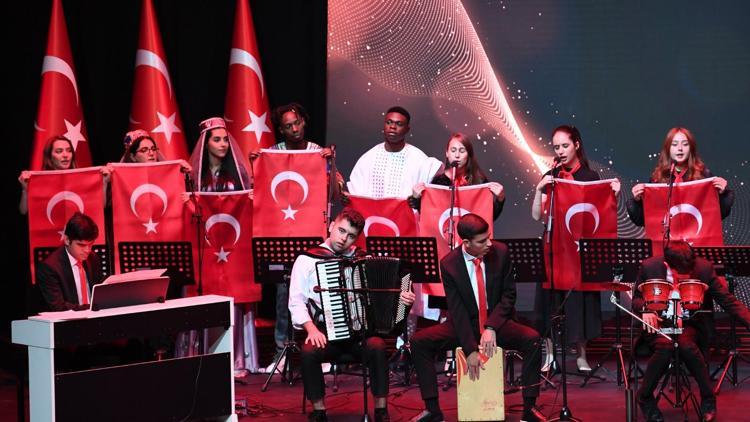 ‘Bizim Orkestra’ performansıyla dikkat çekti