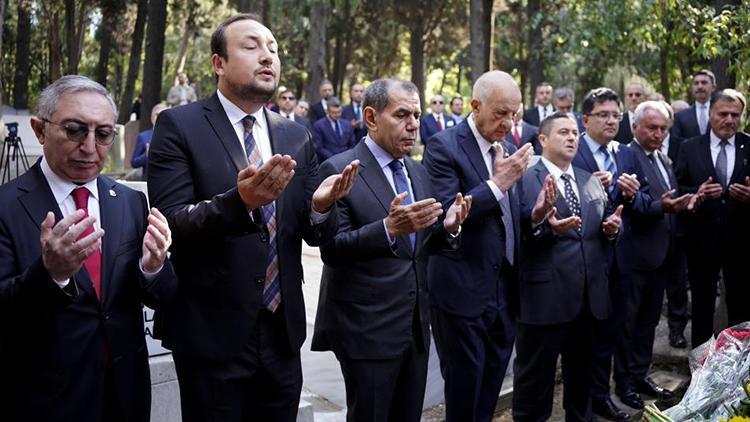 Galatasarayın 118. kuruluş yıl dönümü etkinlikleri başladı Ali Sami Yen’in mezarı ziyareti edildi