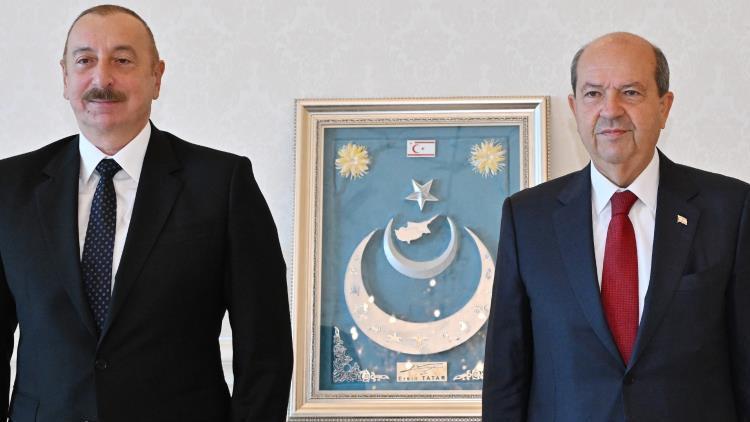 KKTC Cumhurbaşkanı Tatar, Aliyev ile bir araya geldi