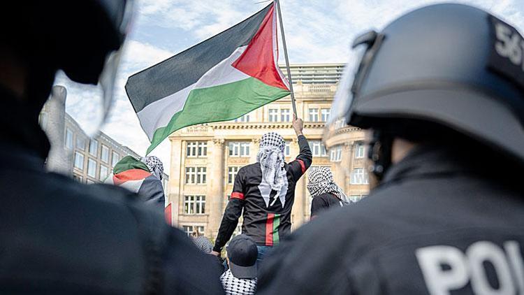 Frankfurt’ta İsrail’i protesto eden 100 gösterici gözaltına alındı