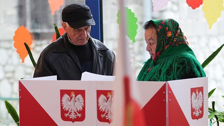 Polonyada 30 milyon seçmen sandık başında