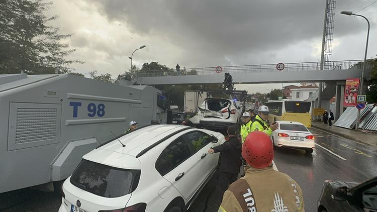 İstanbulda aralarında TOMAnın da bulunduğu 14 araç bir birine girdi: 1 yaralı