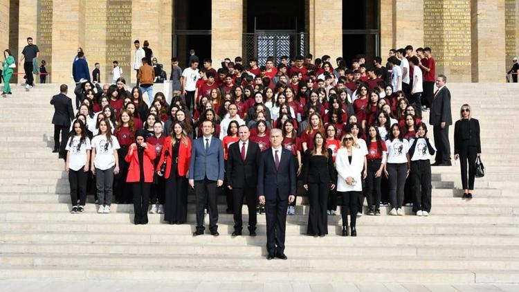 100’üncü yılda 100 öğrenci Anıtkabir’de