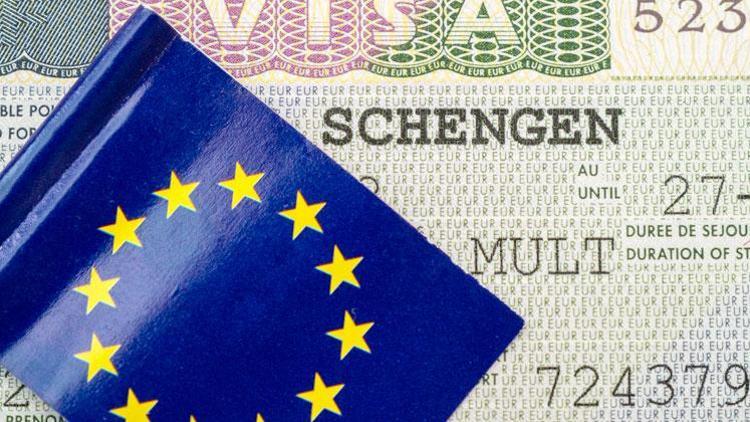 Slovenya, iki ülkeyle Schengen’i askıya alıyor