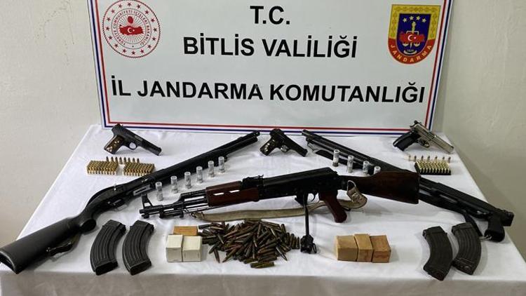 Sosyal medyada silahlı poz vermişlerdi Bitliste 3 kişi gözaltına alındı