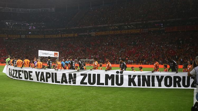 Galatasaray-Beşiktaş derbisi öncesi Filistin için saygı duruşu